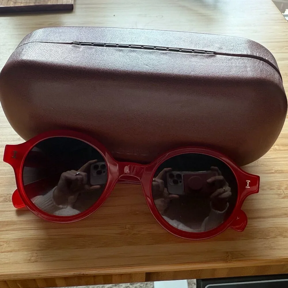 RARE RED MET x Illesteva Sunglasses - Picture 2 of 8